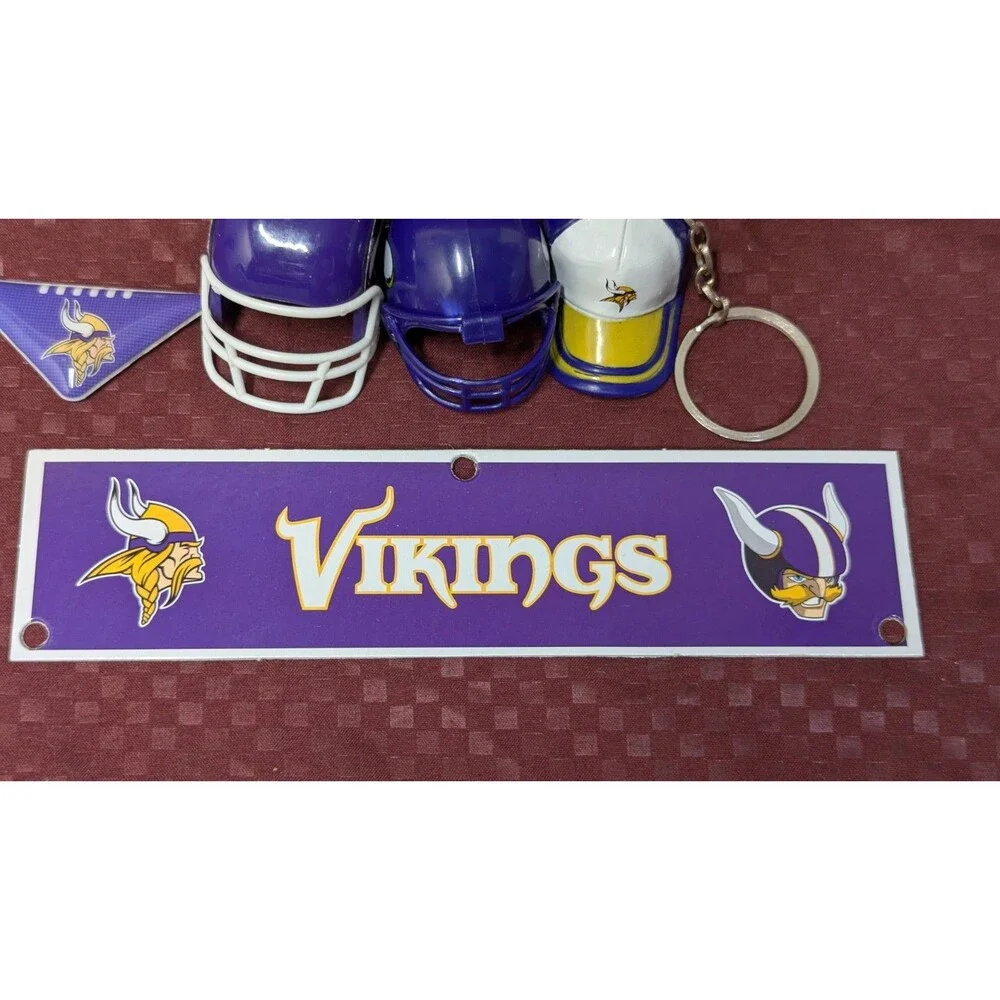 Minnesota Vikings Lot Of 18, Stickers, Mini Helmets, Necklaces And Keychain